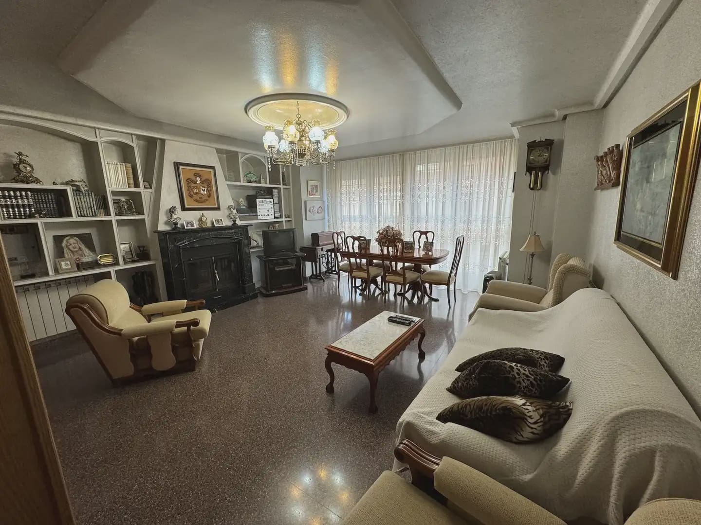 Casa de 6 habitaciones en Villena en venta - 325.000 € (Ref: 9773487)