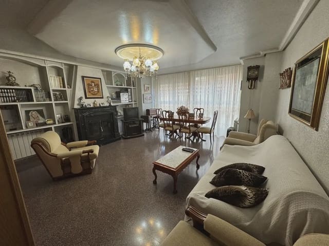 Casa de 6 habitaciones en Villena en venta - 325.000 € (Ref: 9773487)