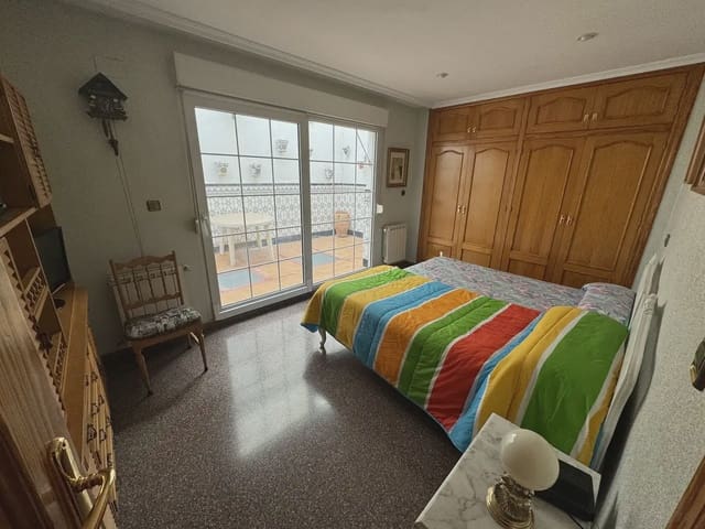Casa de 6 habitaciones en Villena en venta - 325.000 € (Ref: 9773487)