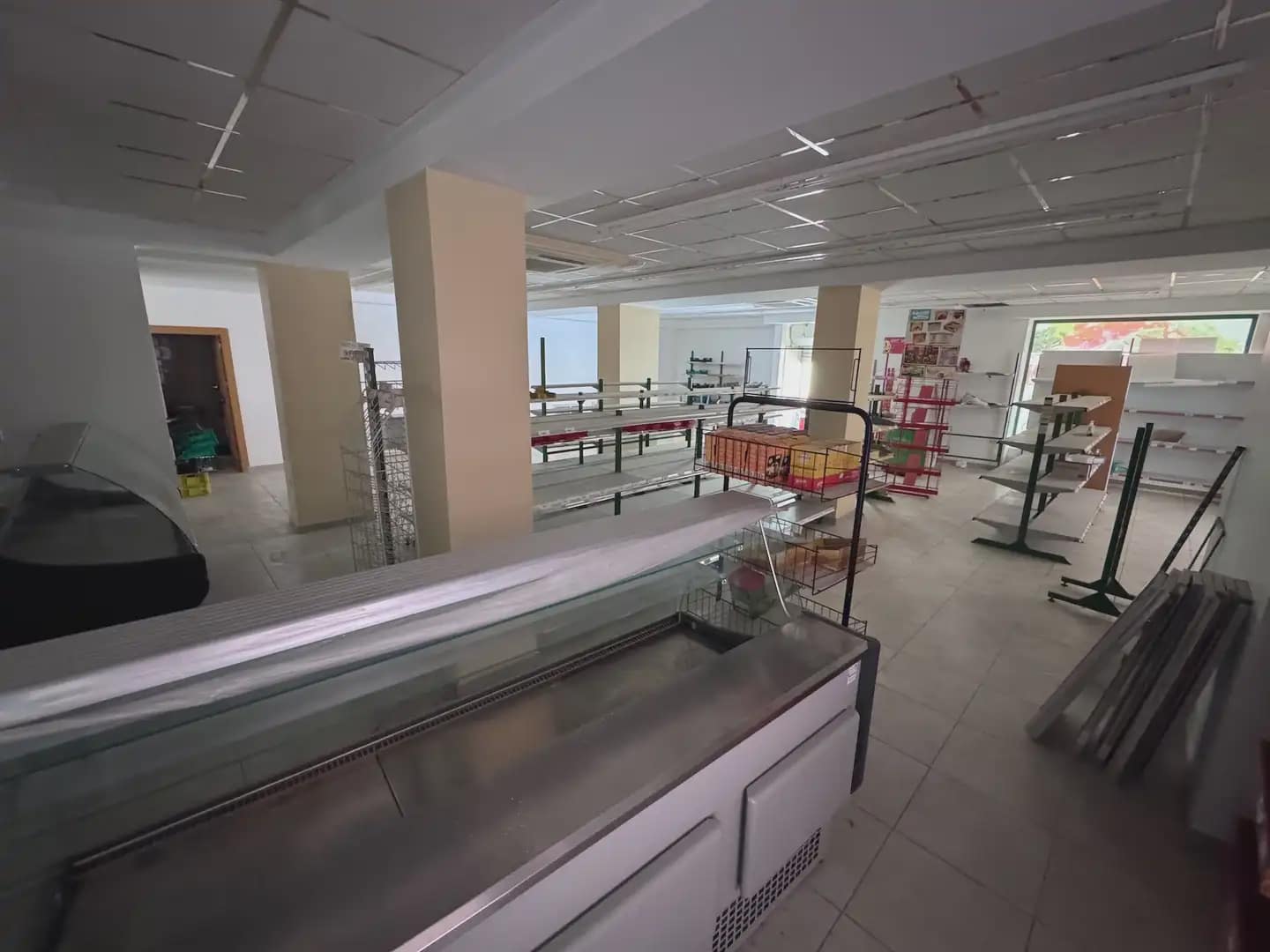 Kaupallinen myytävänä paikassa Villena - 71 000 € (Ref: 9773489)