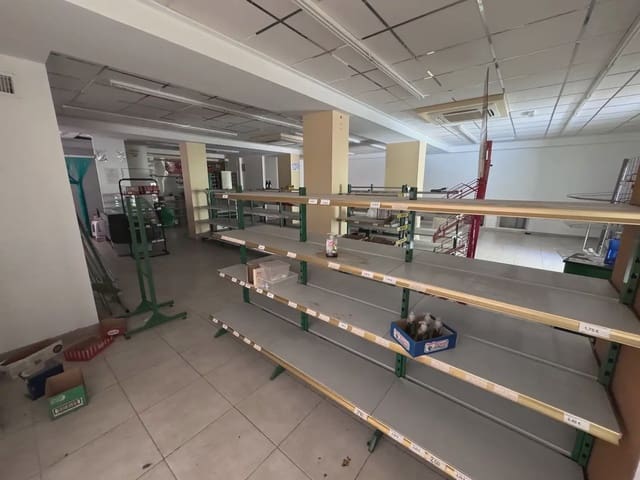 Kaupallinen myytävänä paikassa Villena - 71 000 € (Ref: 9773489)