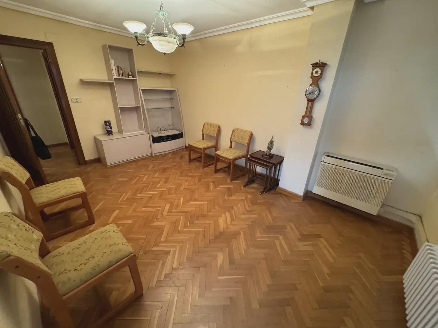 5 bedroom Flat for sale in Villena - € 300,000 (Ref: 9773492)