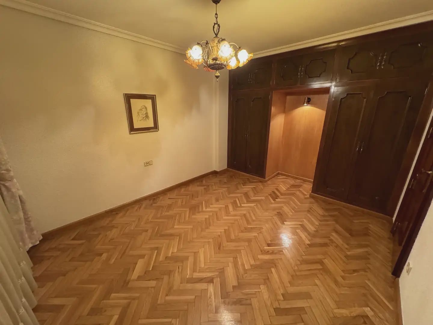 5 bedroom Flat for sale in Villena - € 300,000 (Ref: 9773492)