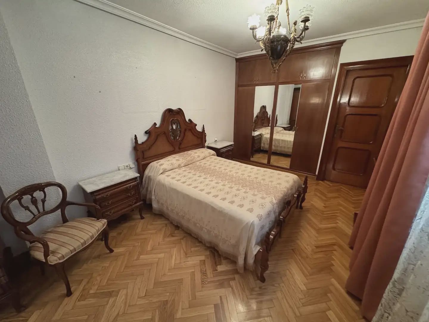 5 bedroom Flat for sale in Villena - € 300,000 (Ref: 9773492)