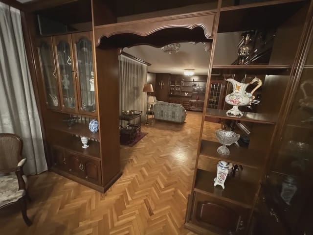 5 sovrum Lägenhet till salu i Villena - 300 000 € (Ref: 9773492)