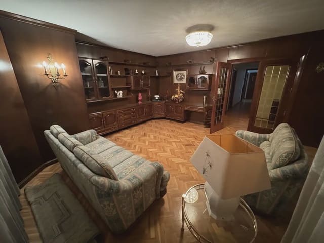 5 sovrum Lägenhet till salu i Villena - 300 000 € (Ref: 9773492)