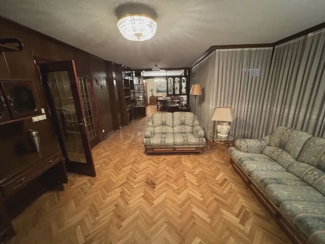 5 sovrum Lägenhet till salu i Villena - 300 000 € (Ref: 9773492)