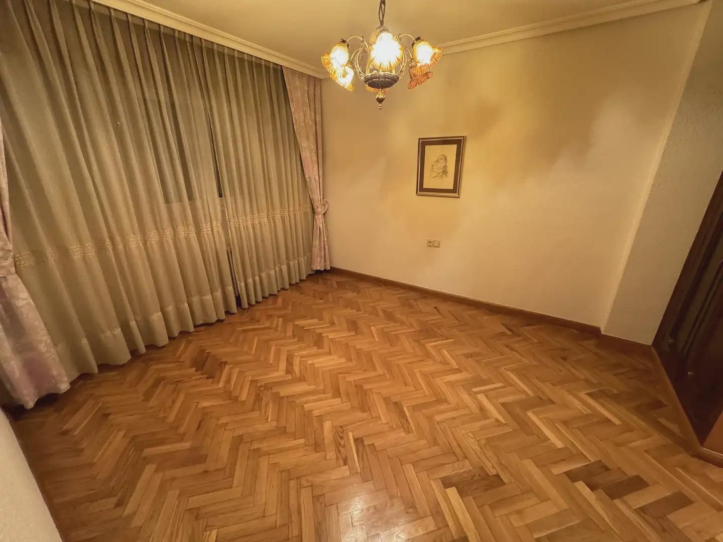 5 bedroom Flat for sale in Villena - € 300,000 (Ref: 9773492)