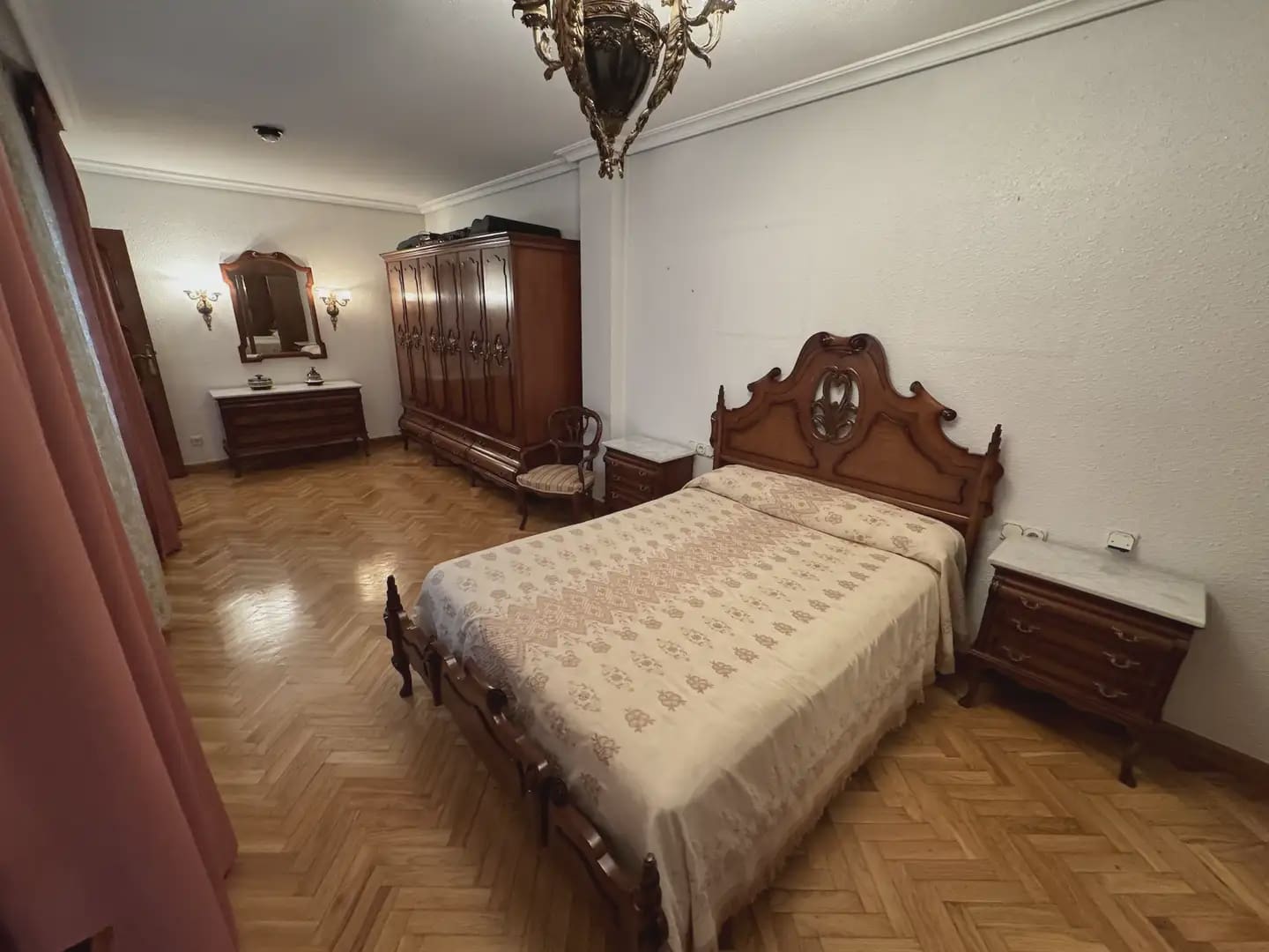 5 bedroom Flat for sale in Villena - € 300,000 (Ref: 9773492)