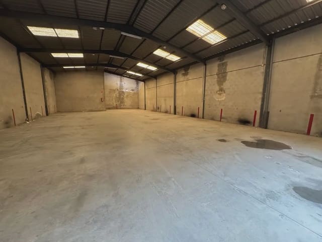 Kaupallinen myytävänä paikassa Villena - 180 000 € (Ref: 9773498)