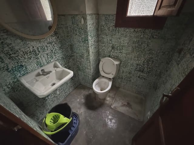 Kaupallinen myytävänä paikassa Villena - 180 000 € (Ref: 9773498)