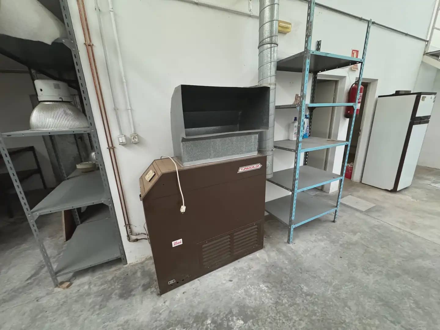 Kaupallinen myytävänä paikassa Villena - 300 000 € (Ref: 9773499)