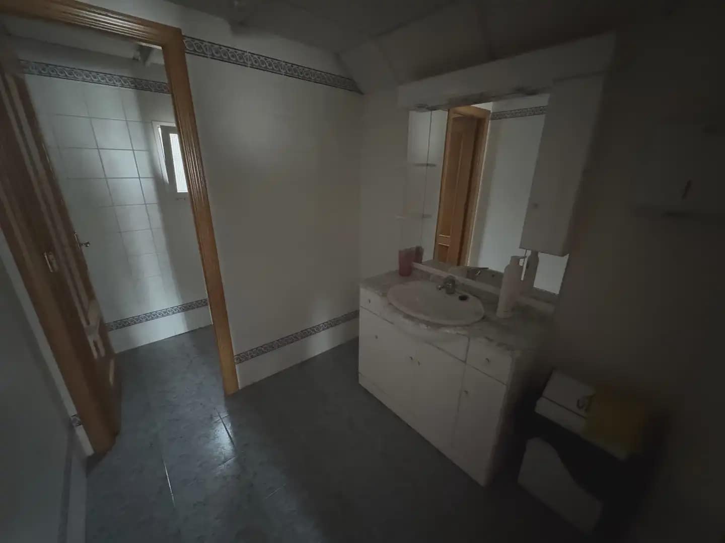 Kaupallinen myytävänä paikassa Villena - 300 000 € (Ref: 9773499)