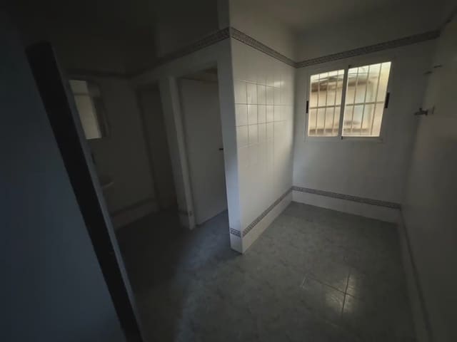 Kaupallinen myytävänä paikassa Villena - 300 000 € (Ref: 9773499)