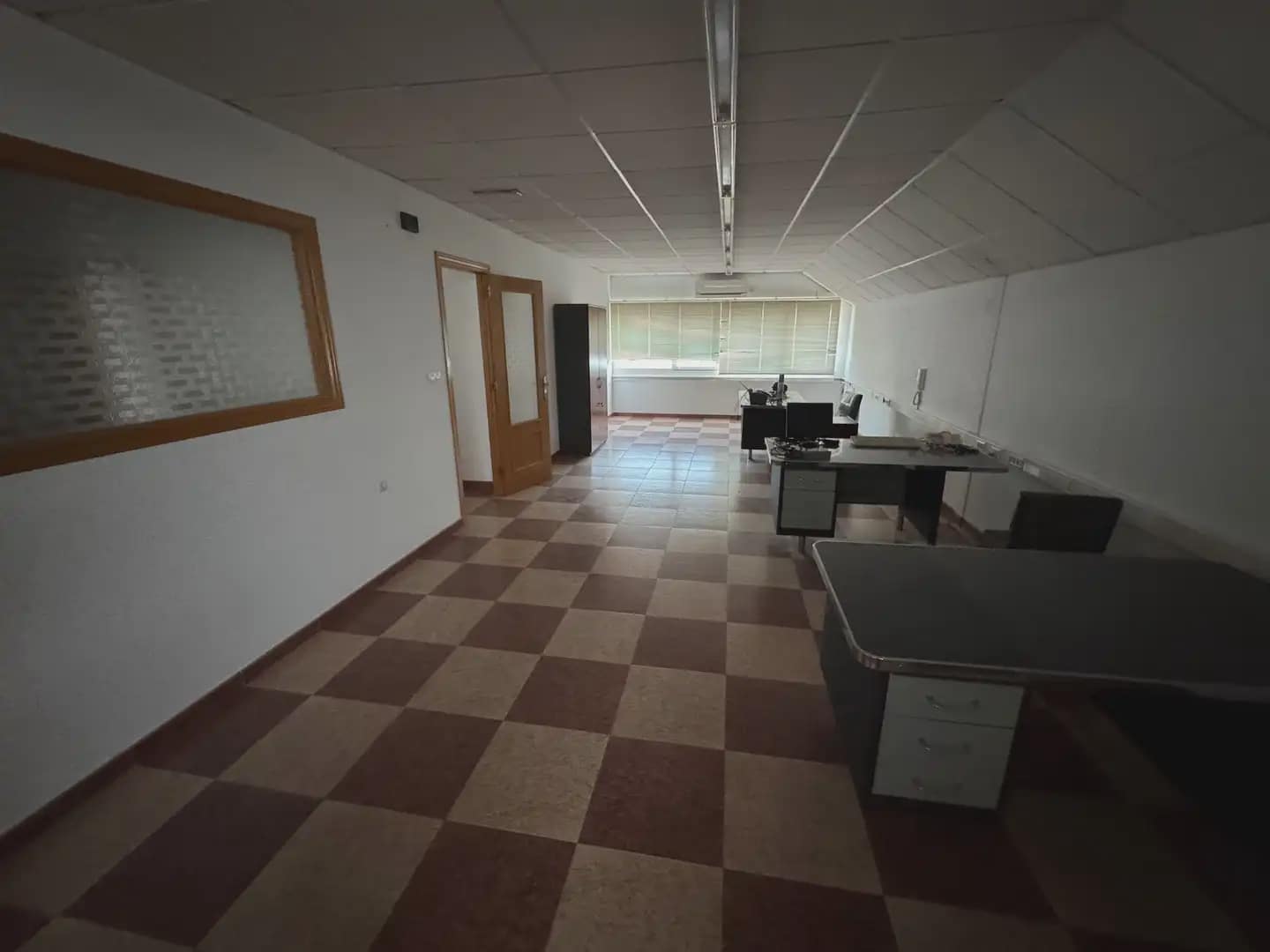 Kaupallinen myytävänä paikassa Villena - 300 000 € (Ref: 9773499)