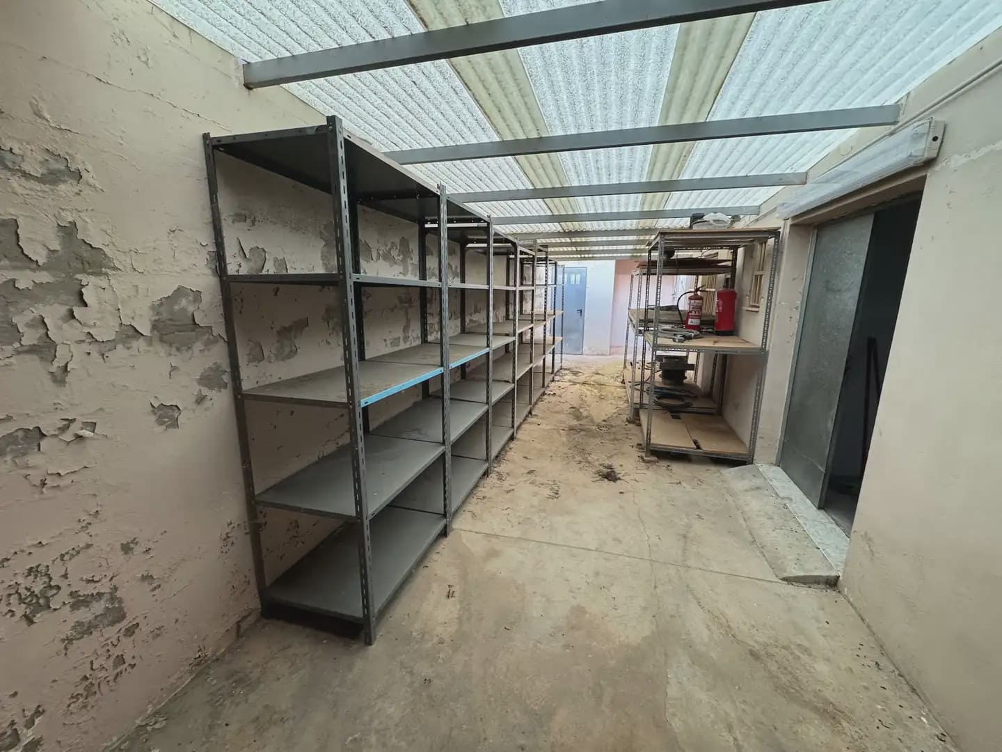 Kaupallinen myytävänä paikassa Villena - 300 000 € (Ref: 9773499)