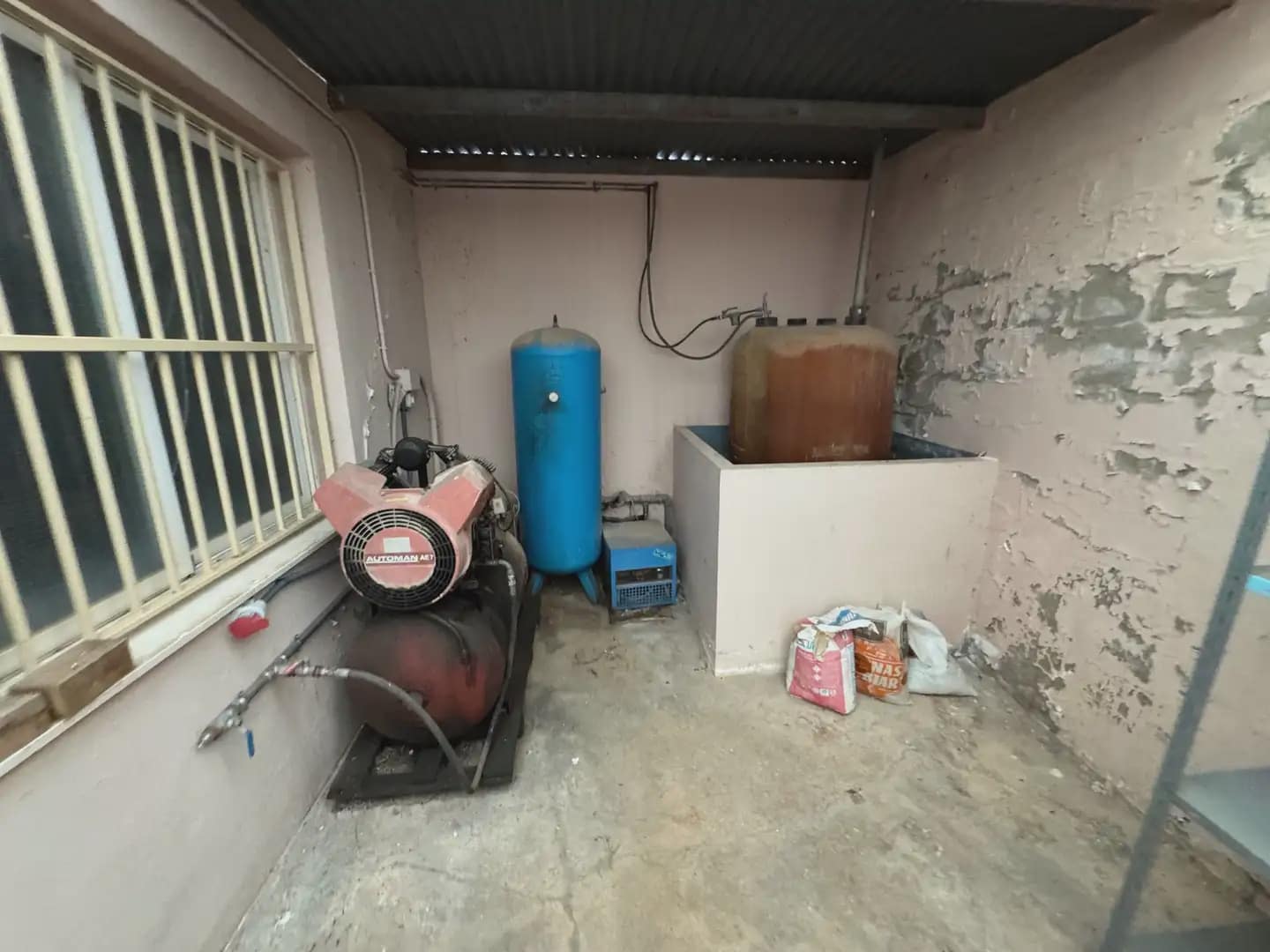 Kaupallinen myytävänä paikassa Villena - 300 000 € (Ref: 9773499)