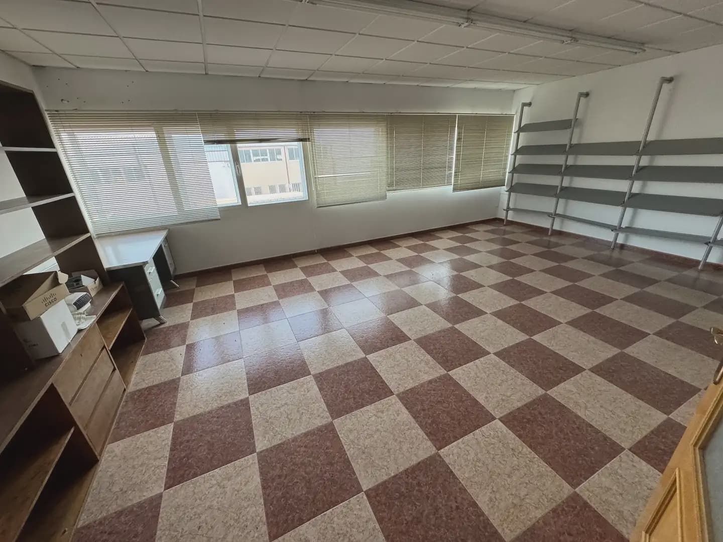 Kaupallinen myytävänä paikassa Villena - 300 000 € (Ref: 9773499)