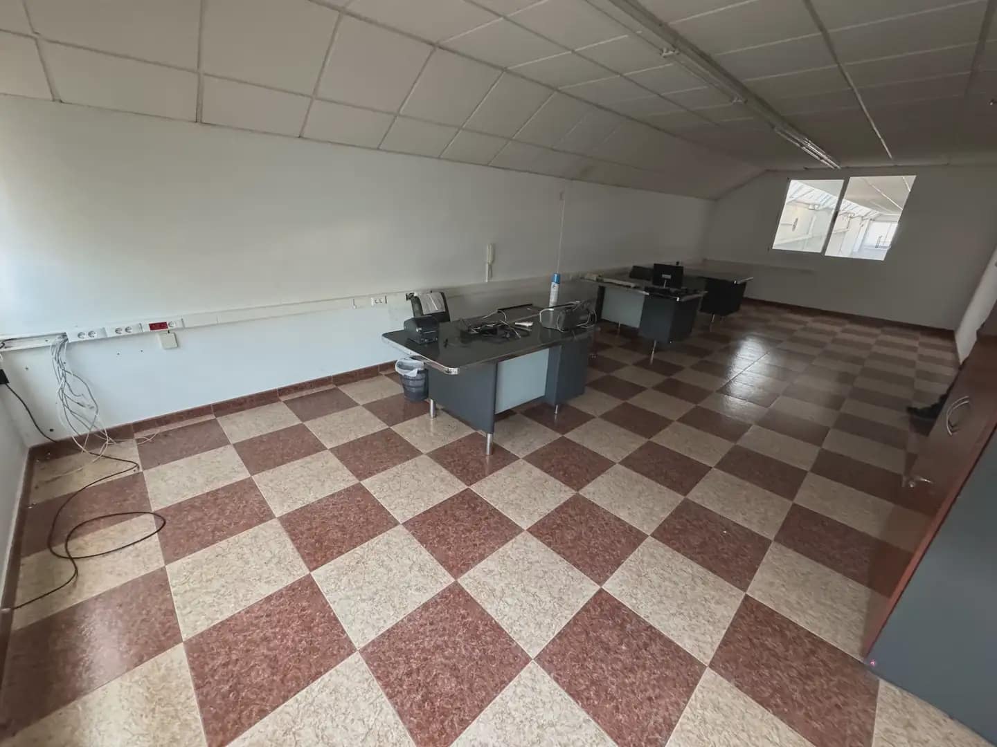 Kaupallinen myytävänä paikassa Villena - 300 000 € (Ref: 9773499)