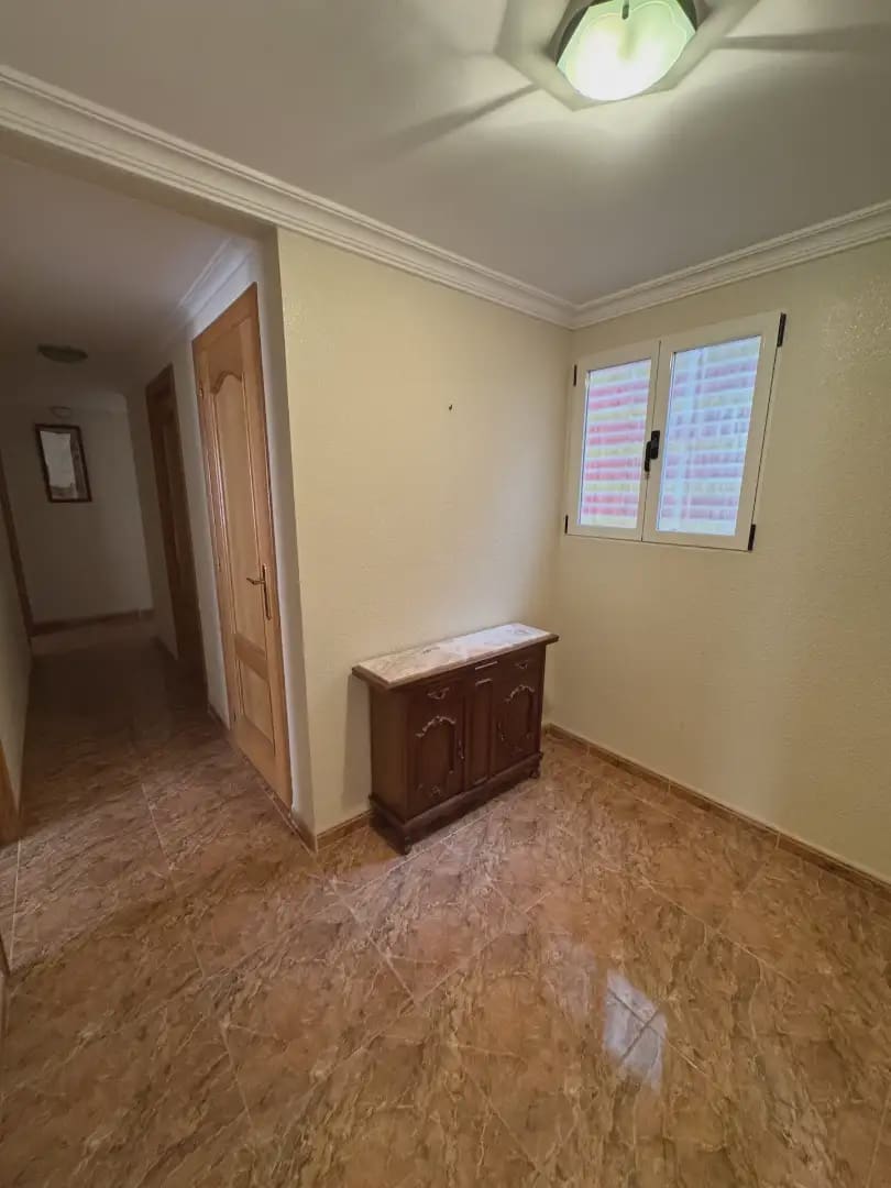 4 slaapkamer Flat te koop in Caudete - € 75.000 (Ref: 9773502)