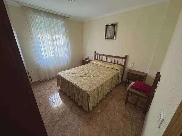 4 slaapkamer Flat te koop in Caudete - € 75.000 (Ref: 9773502)