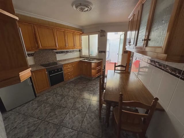 4 soveværelse Byhus til salg i Villena med garage - € 197.000 (Ref: 9773505)