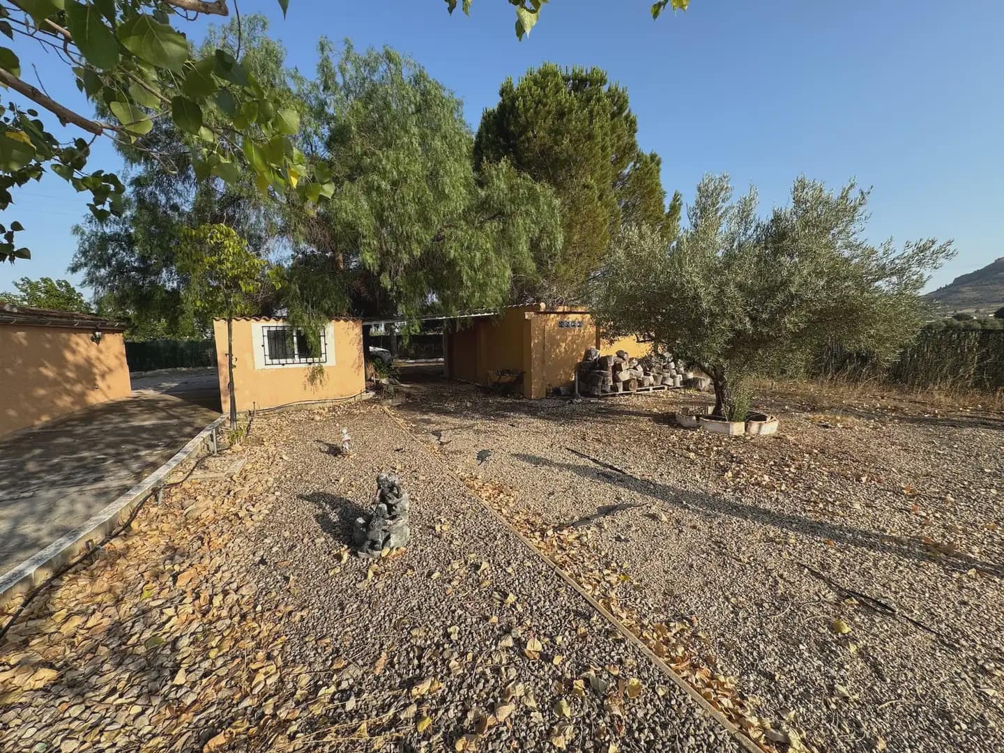 3 bedroom Villa for sale in Villena with pool garage - € 165,000 (Ref: 9773517)