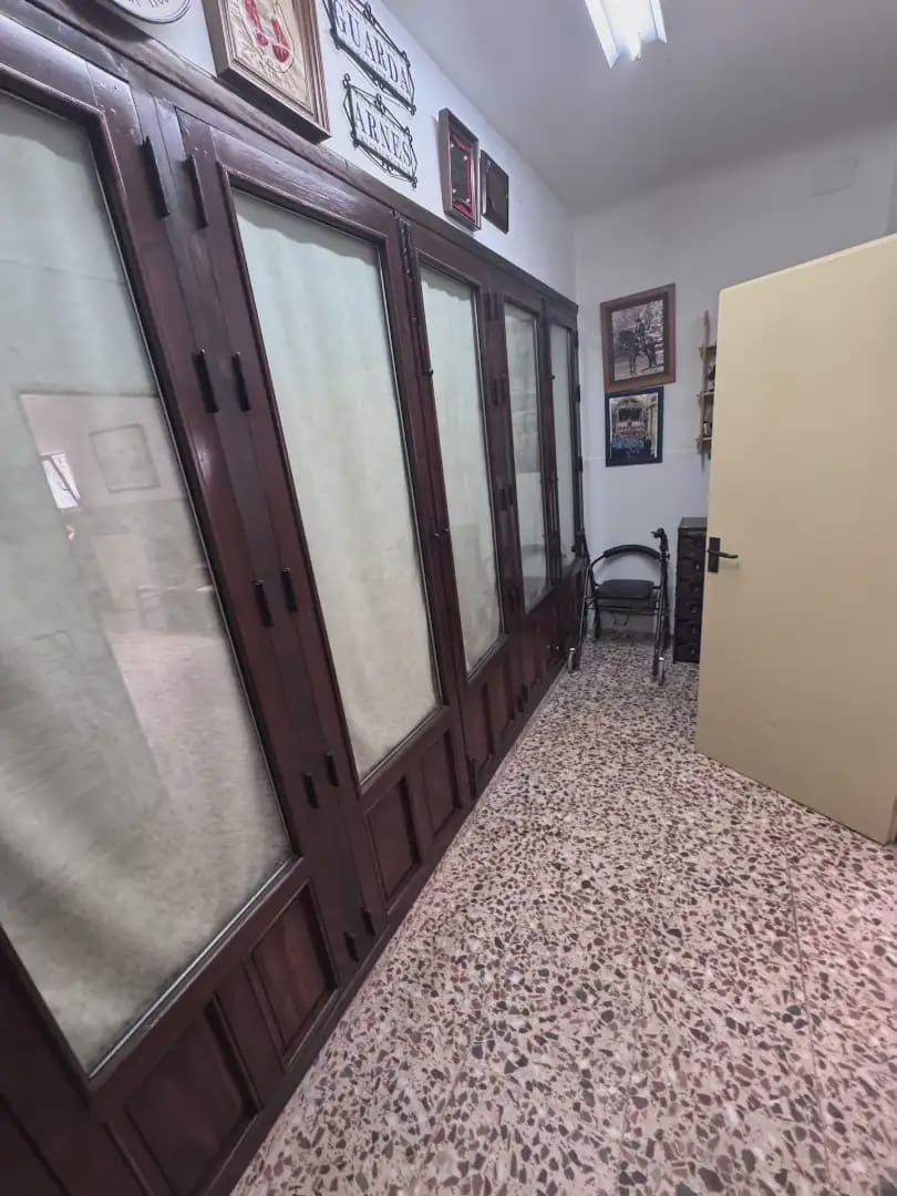 6 bedroom Villa for sale in Villena with garage - € 169,000 (Ref: 9773521)