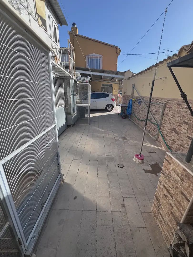 6 bedroom Villa for sale in Villena with garage - € 169,000 (Ref: 9773521)