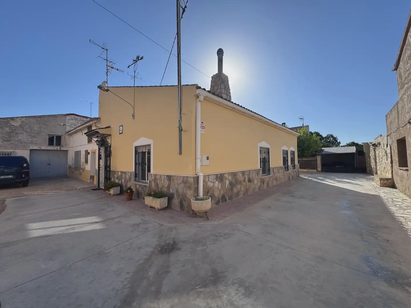 6 bedroom Villa for sale in Villena with garage - € 169,000 (Ref: 9773521)