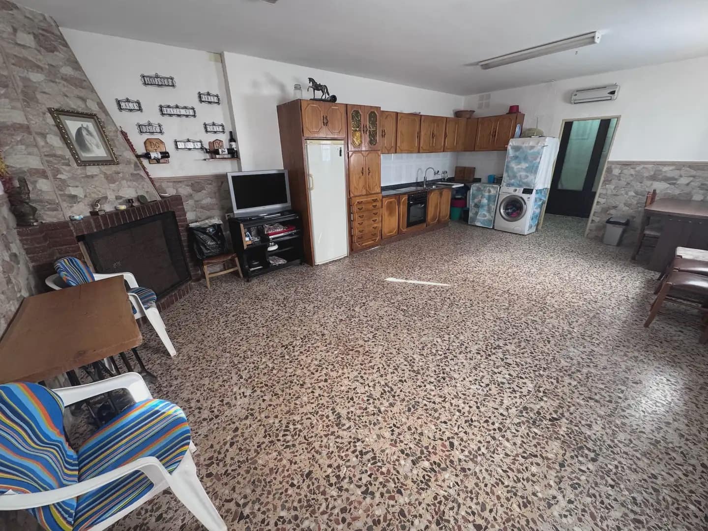 6 bedroom Villa for sale in Villena with garage - € 169,000 (Ref: 9773521)
