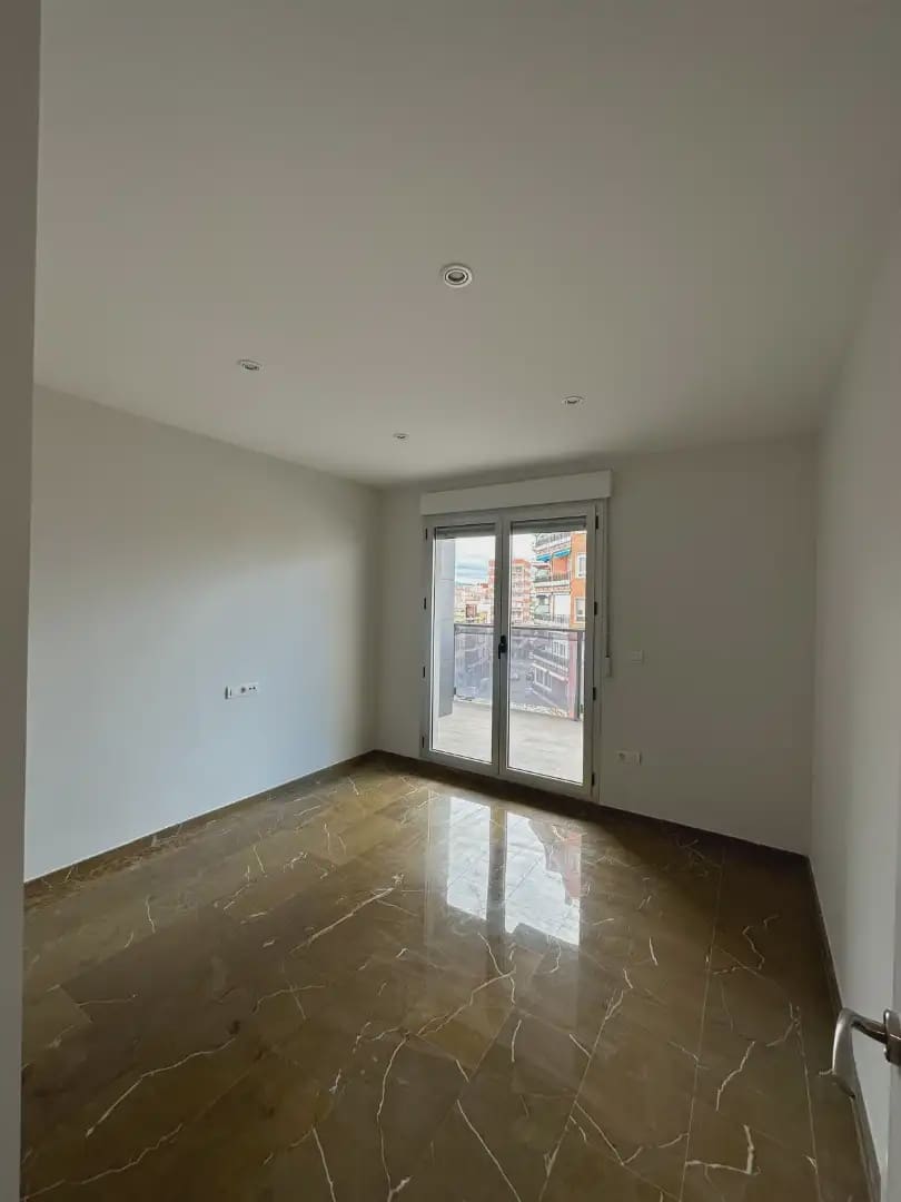 5 bedroom Flat for sale in Villena - € 320,000 (Ref: 9773526)