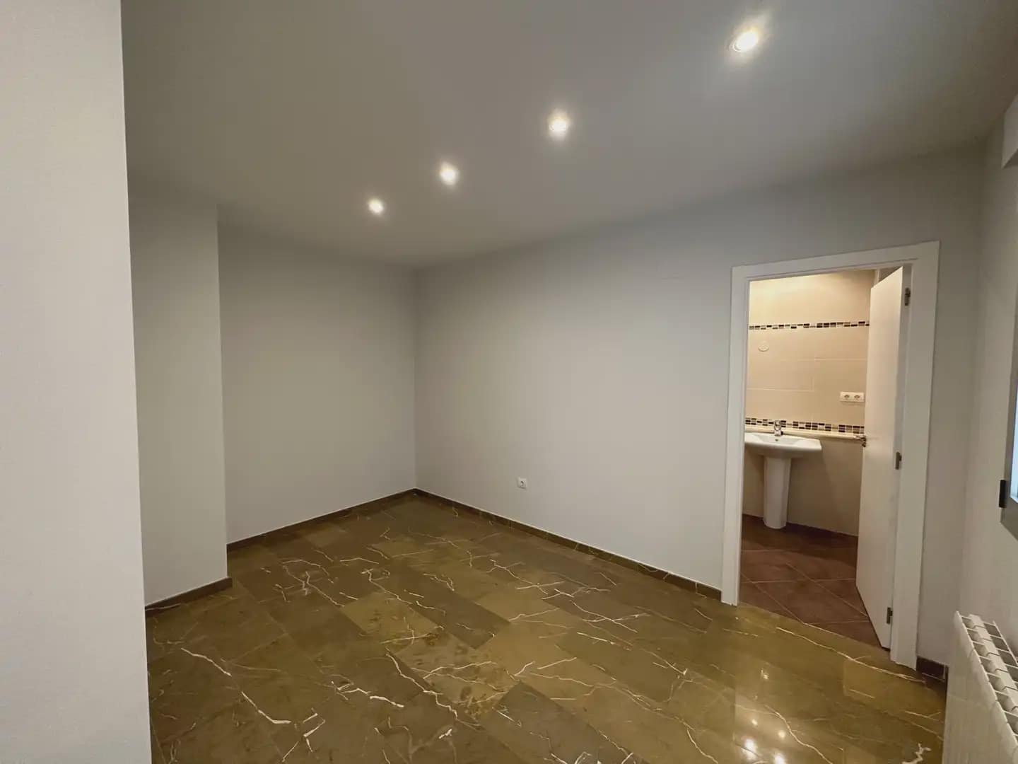 5 bedroom Flat for sale in Villena - € 320,000 (Ref: 9773526)