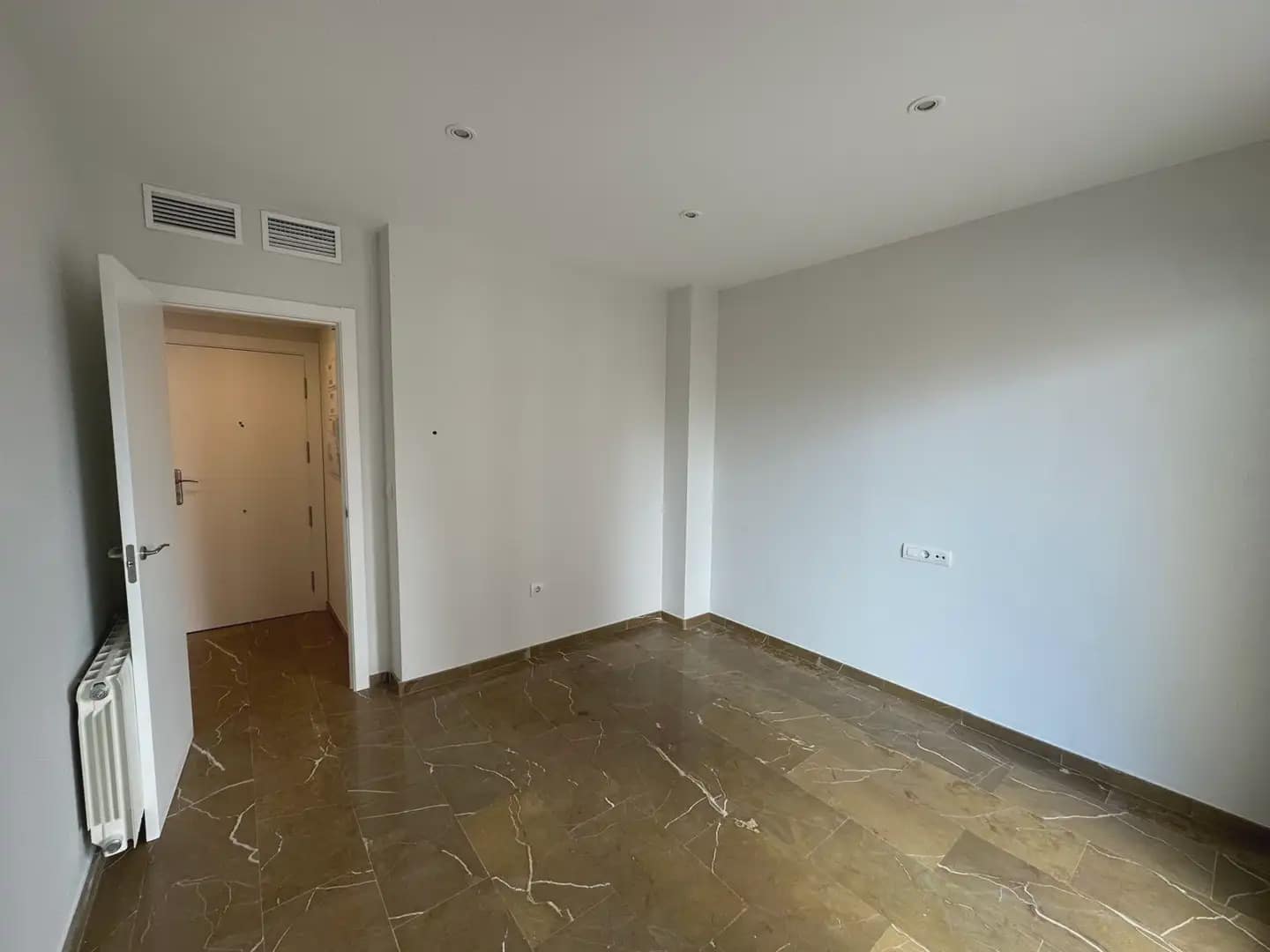 5 bedroom Flat for sale in Villena - € 320,000 (Ref: 9773526)