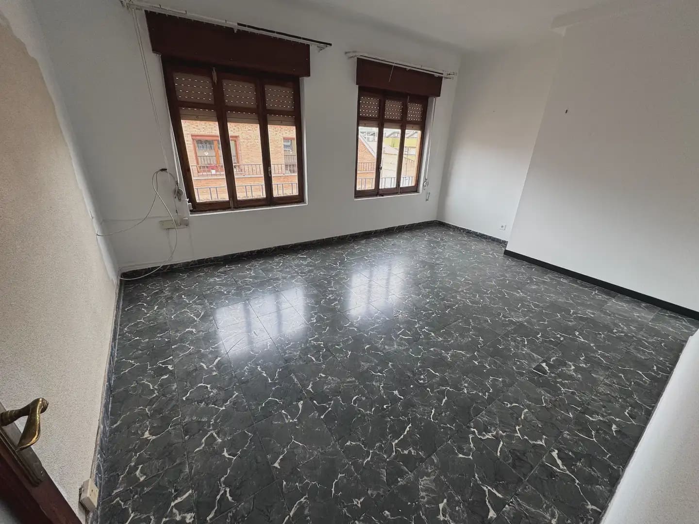 4 bedroom Flat for sale in Villena with garage - € 100,000 (Ref: 9773529)