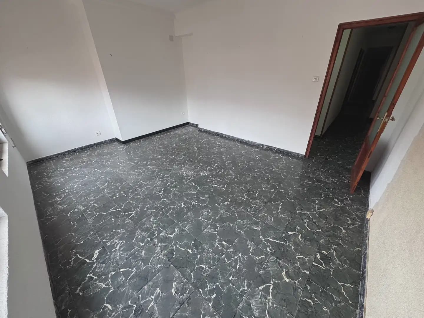 4 bedroom Flat for sale in Villena with garage - € 100,000 (Ref: 9773529)