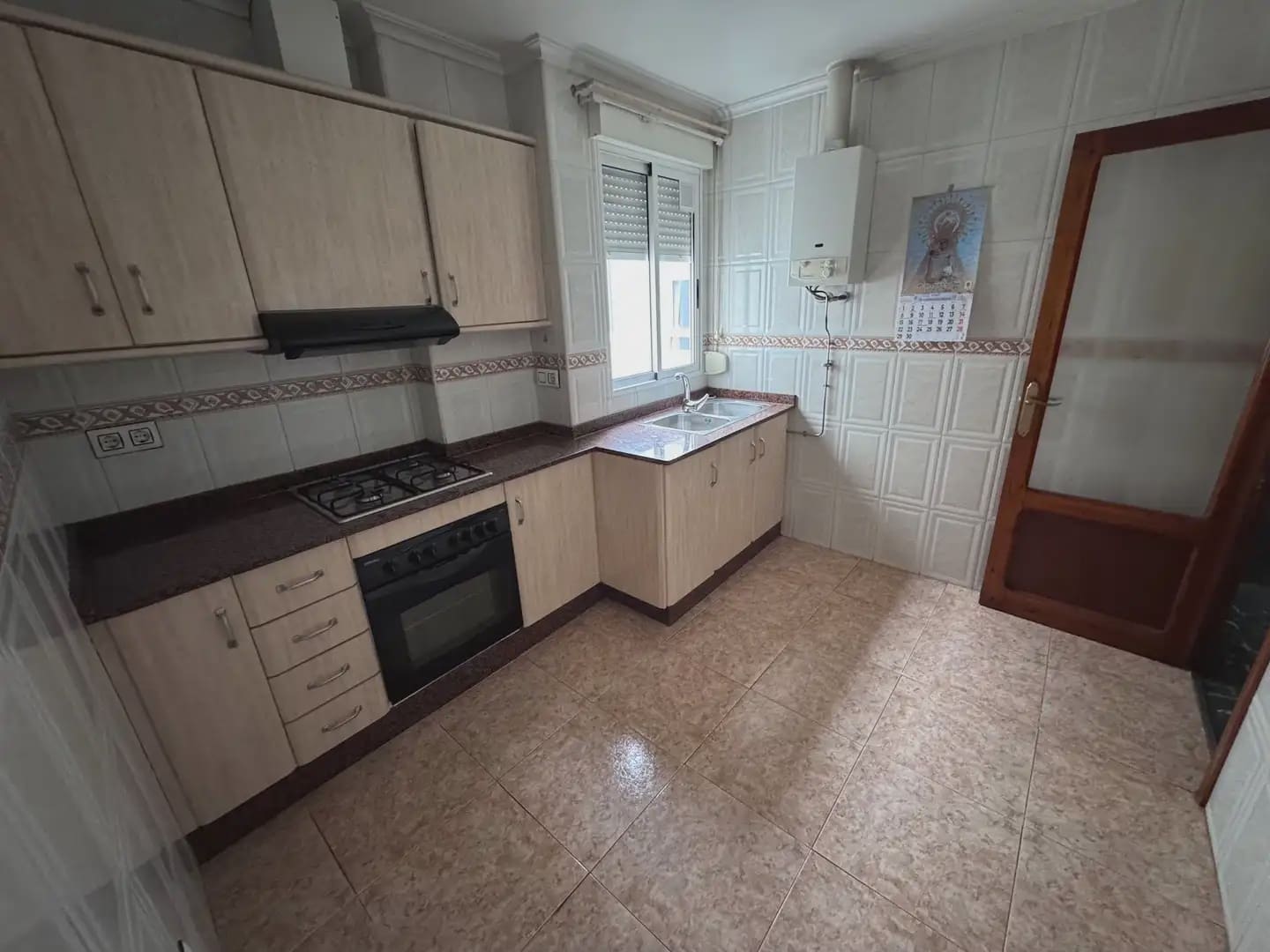 4 bedroom Flat for sale in Villena with garage - € 100,000 (Ref: 9773529)