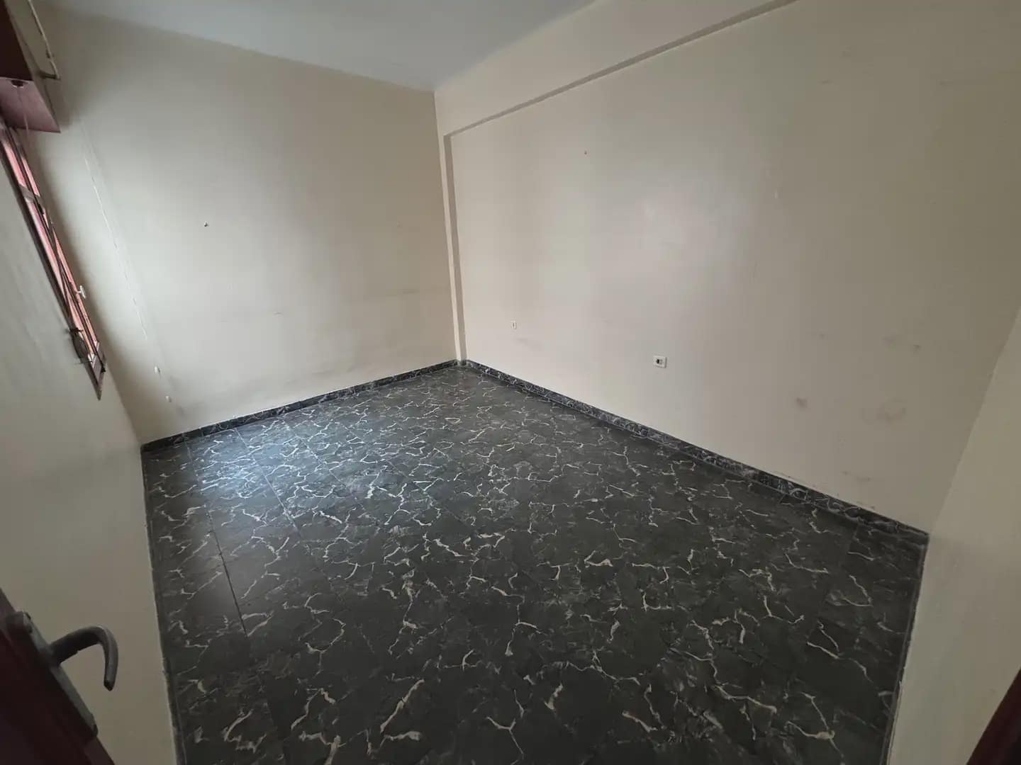 4 bedroom Flat for sale in Villena with garage - € 100,000 (Ref: 9773529)