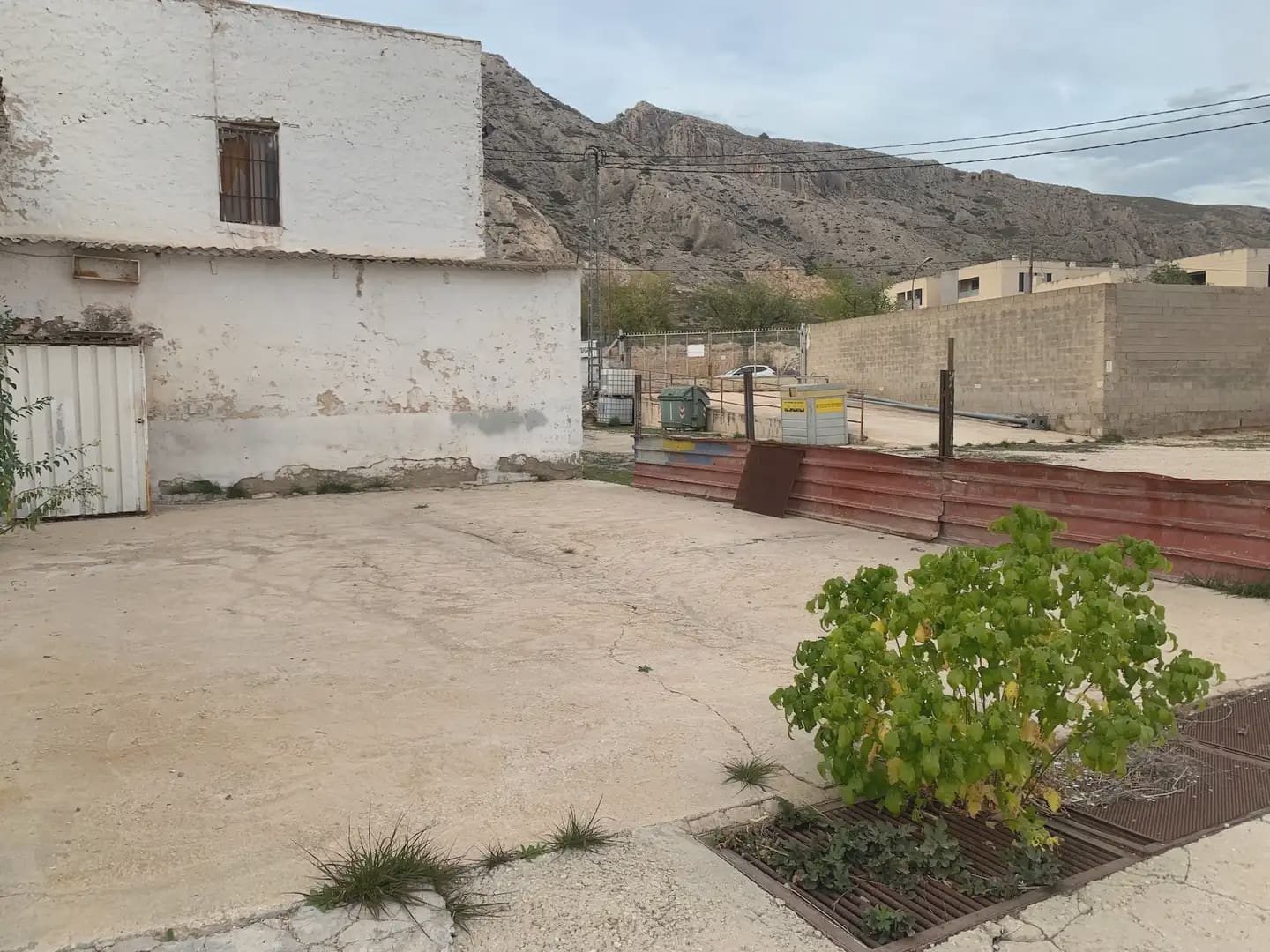 Kaupallinen myytävänä paikassa Villena - 350 000 € (Ref: 9773533)