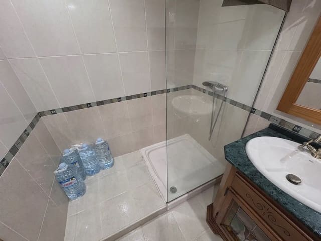 4 makuuhuone Kattohuoneisto myytävänä paikassa Villena mukana 
autotalli - 179 000 € (Ref: 9773536)