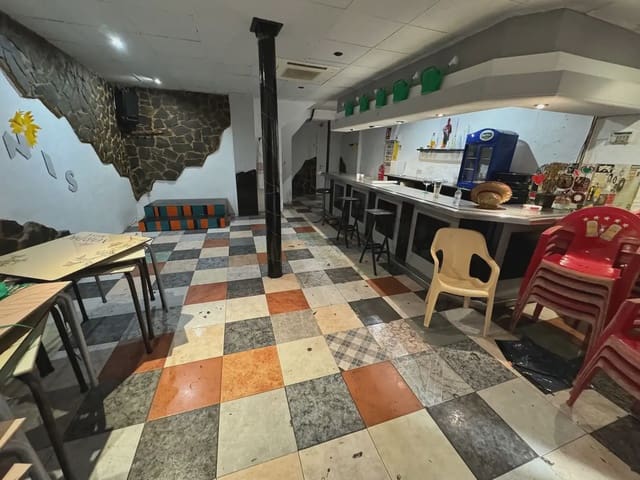 Kaupallinen myytävänä paikassa Villena - 65 000 € (Ref: 9777298)