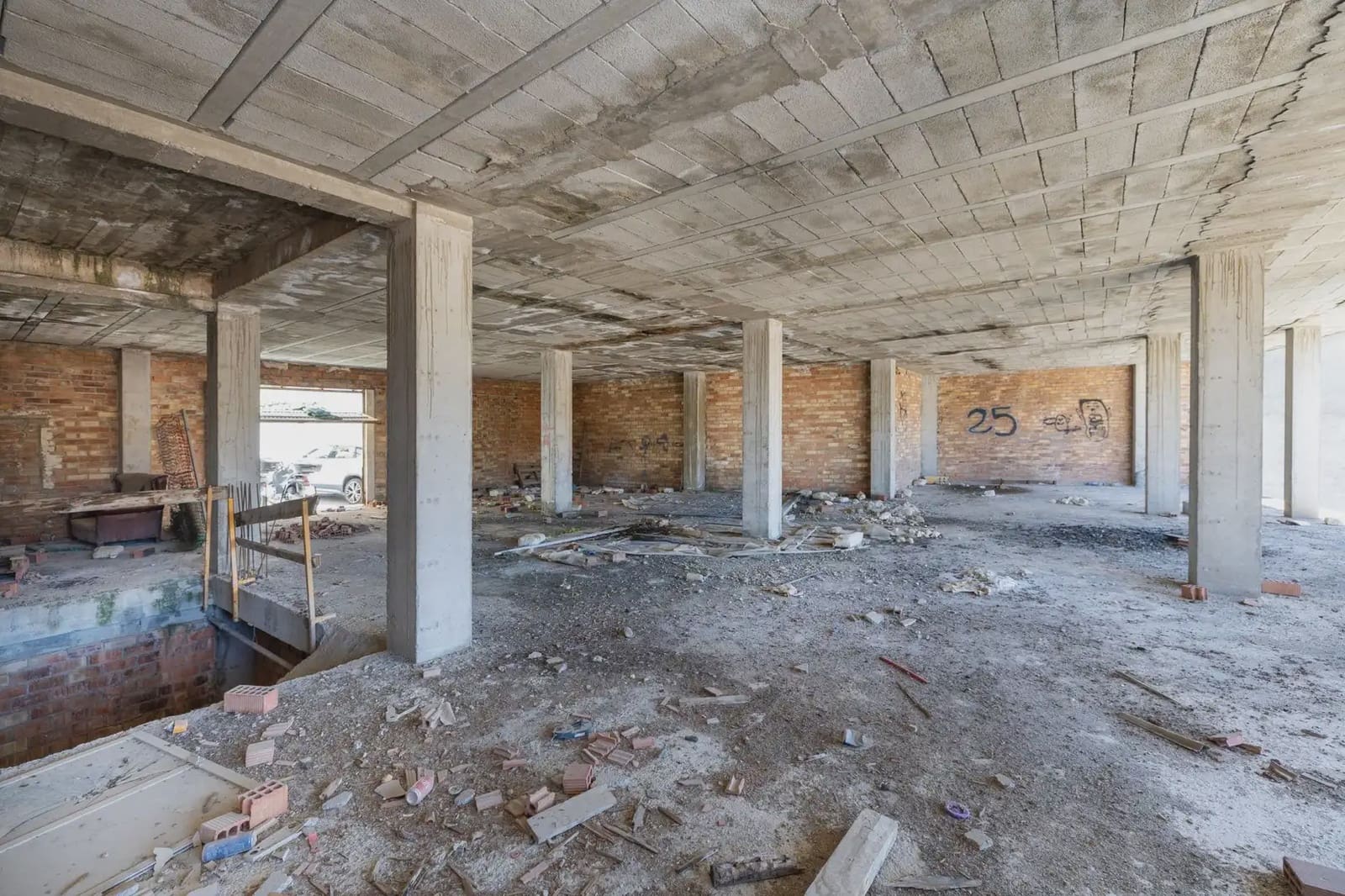 Erhverv til salg i Cenes de la Vega - € 250.000 (Ref: 9836863)