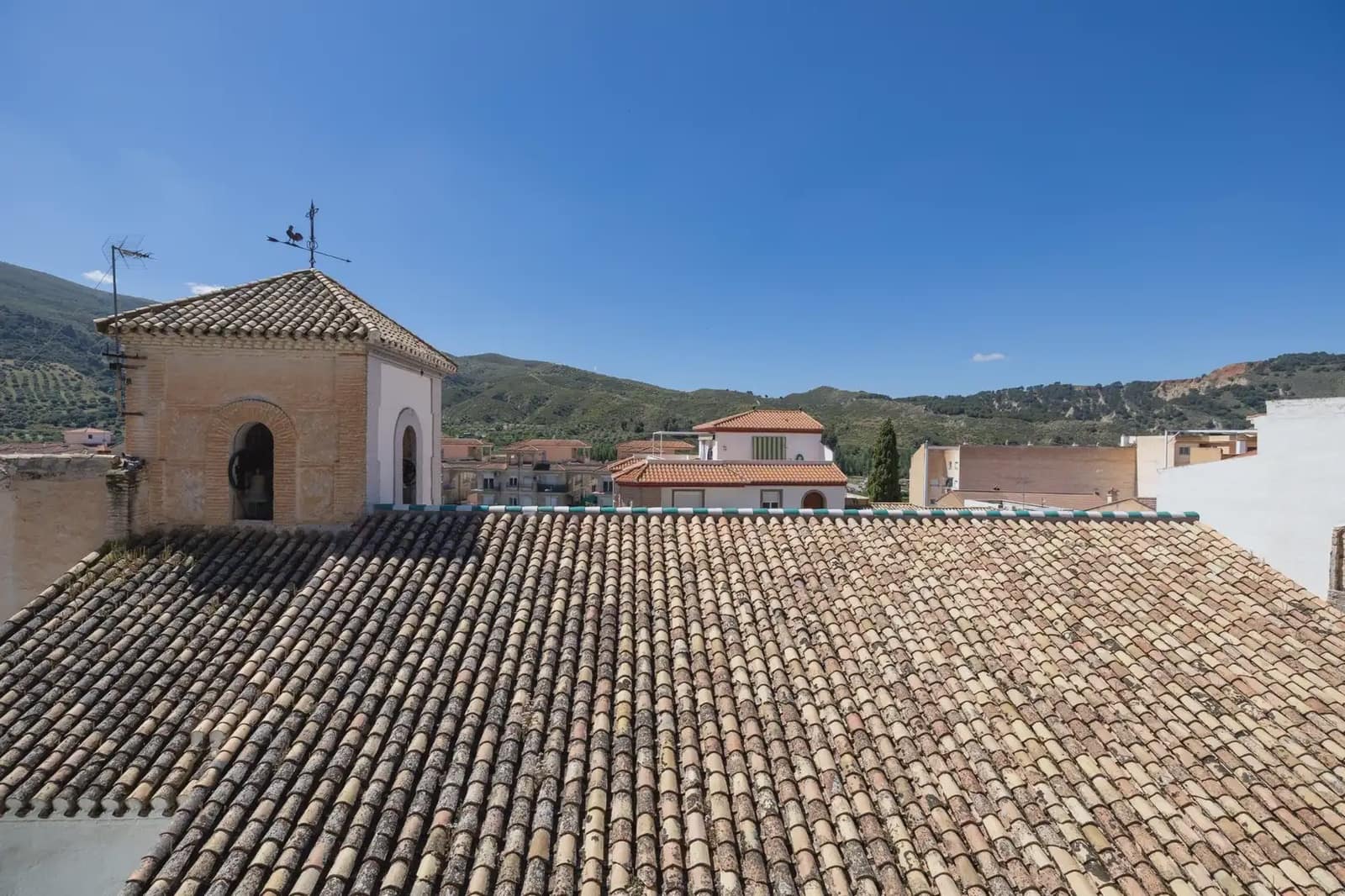 Erhverv til salg i Cenes de la Vega - € 250.000 (Ref: 9836863)