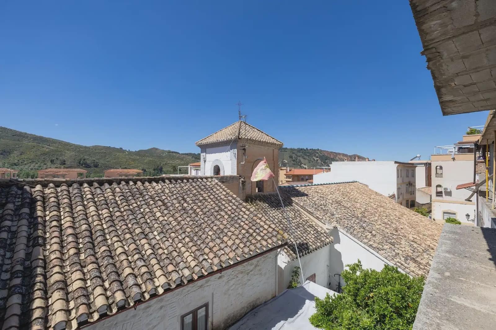Erhverv til salg i Cenes de la Vega - € 250.000 (Ref: 9836863)