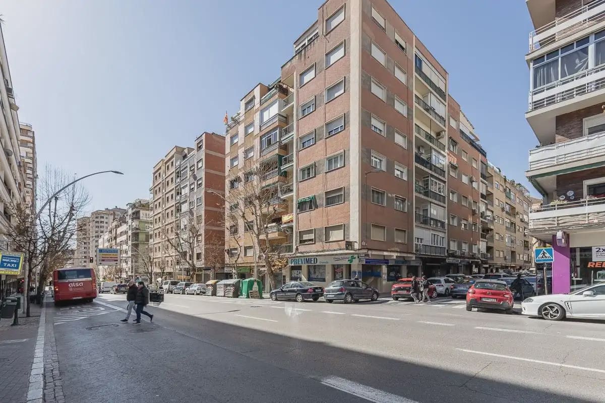 Office for sale in Granada city - € 189,000 (Ref: 9836864)