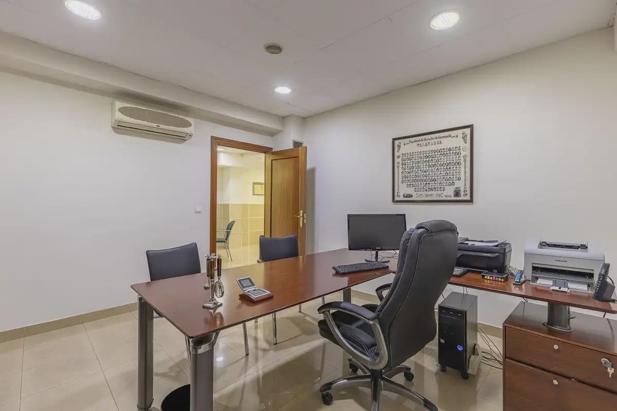 Office for sale in Granada city - € 189,000 (Ref: 9836864)