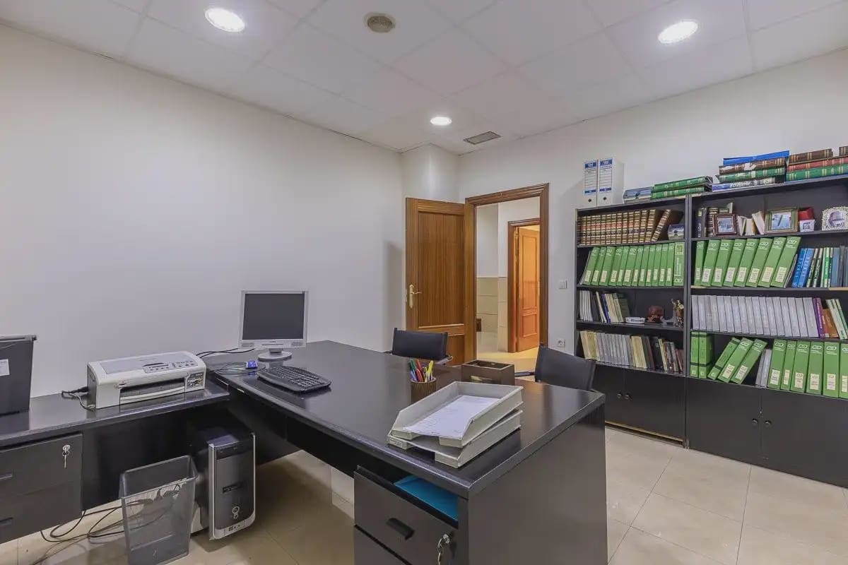 Office for sale in Granada city - € 189,000 (Ref: 9836864)