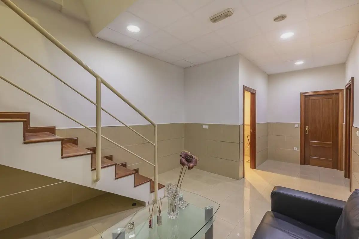 Office for sale in Granada city - € 189,000 (Ref: 9836864)