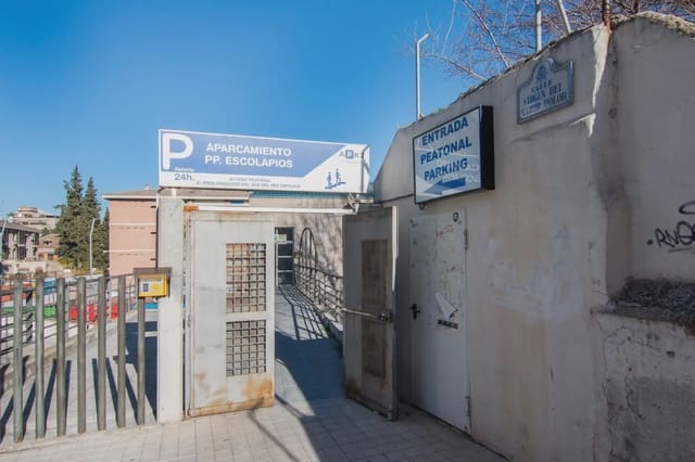 Garage for sale in Cervantes, Granada city - € 40,000 (Ref: 9836868)