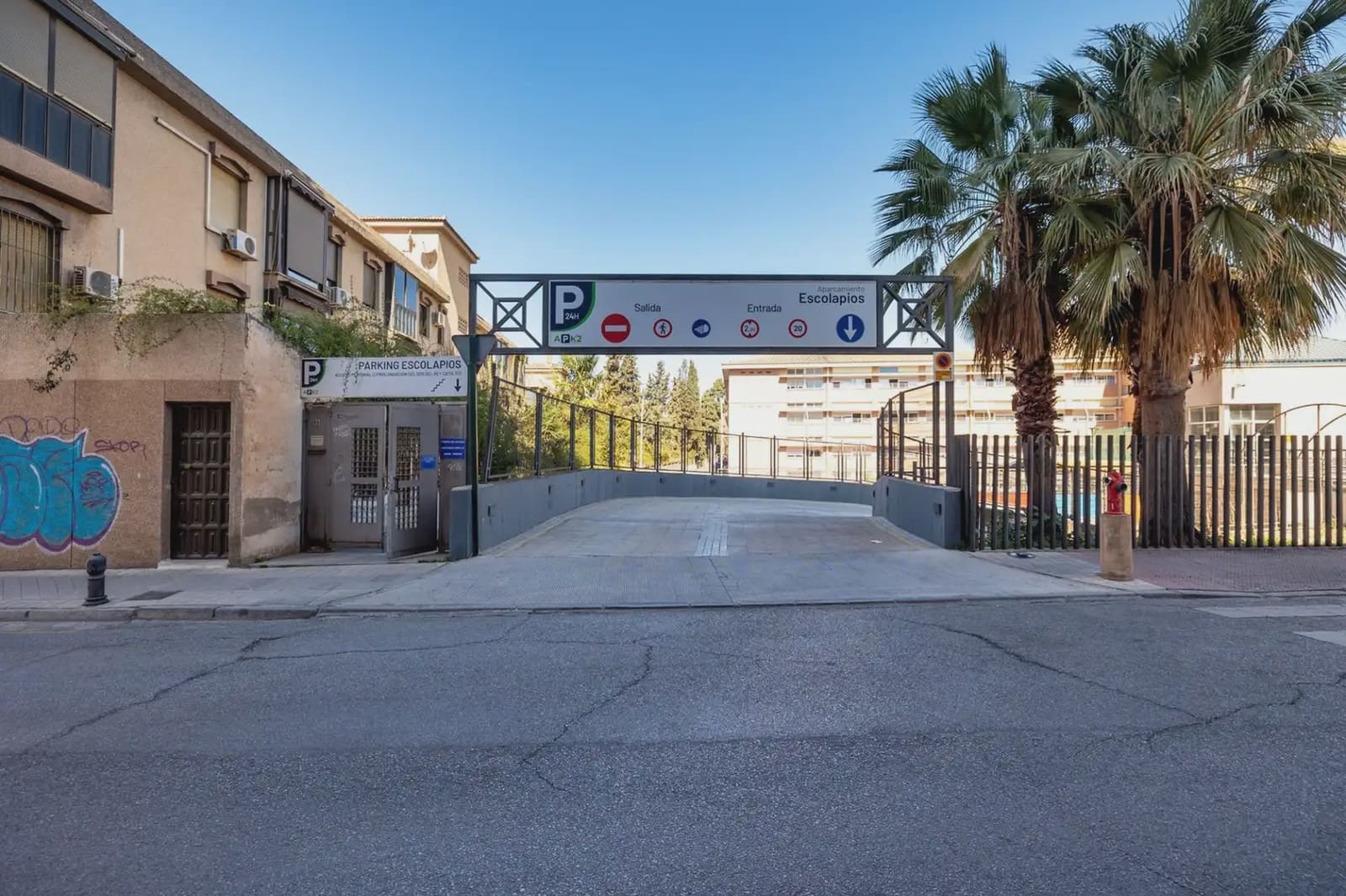 Garage for sale in Granada city - € 40,000 (Ref: 9836868)